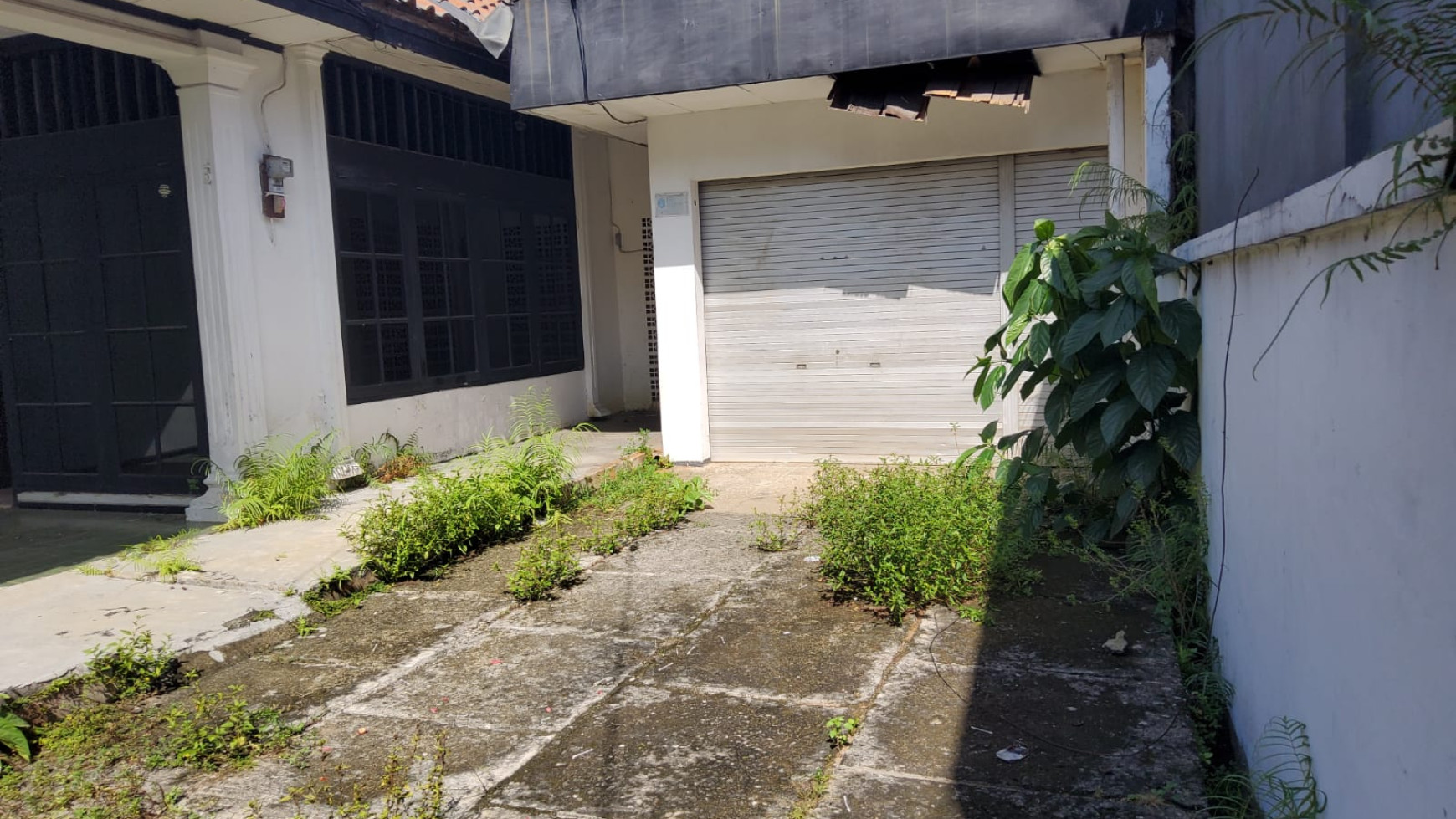 Rumah Lama Hitung Tanah Lokasi Strategis Cocok untuk Kostan di Duren Tiga