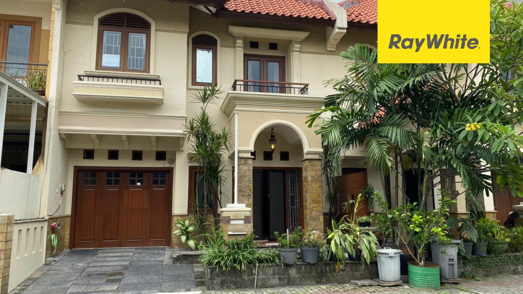 Rumah Full Furnish 2 lantai di Margorejo Floraya