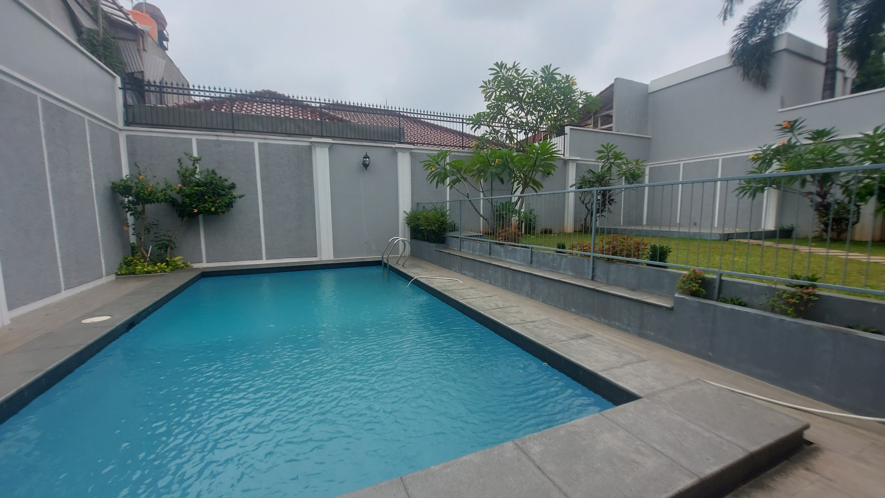 Modern and luxury house kemang