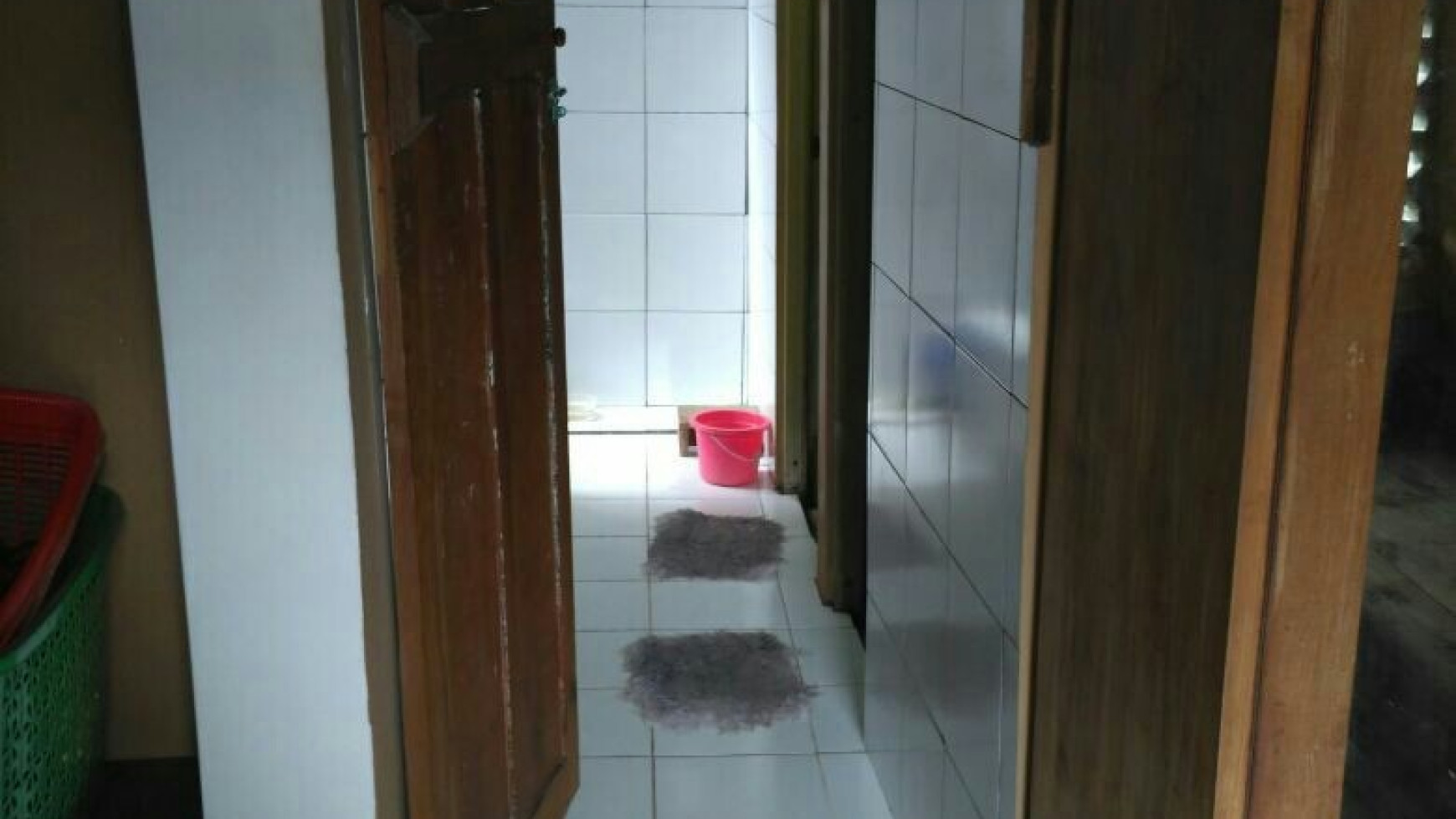 RUMAH CANTIK BERDESAIN MENARIK DENGAN HALAMAN LUAS DALAM KOTA YOGYAKARTA