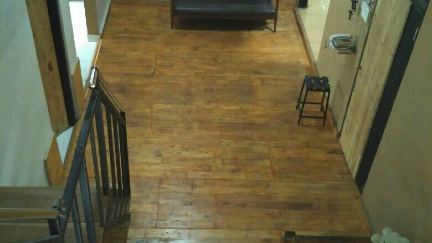 RUMAH CANTIK BERDESAIN MENARIK DENGAN HALAMAN LUAS DALAM KOTA YOGYAKARTA