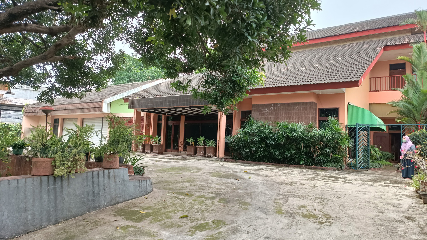 Rumah besar nyaman