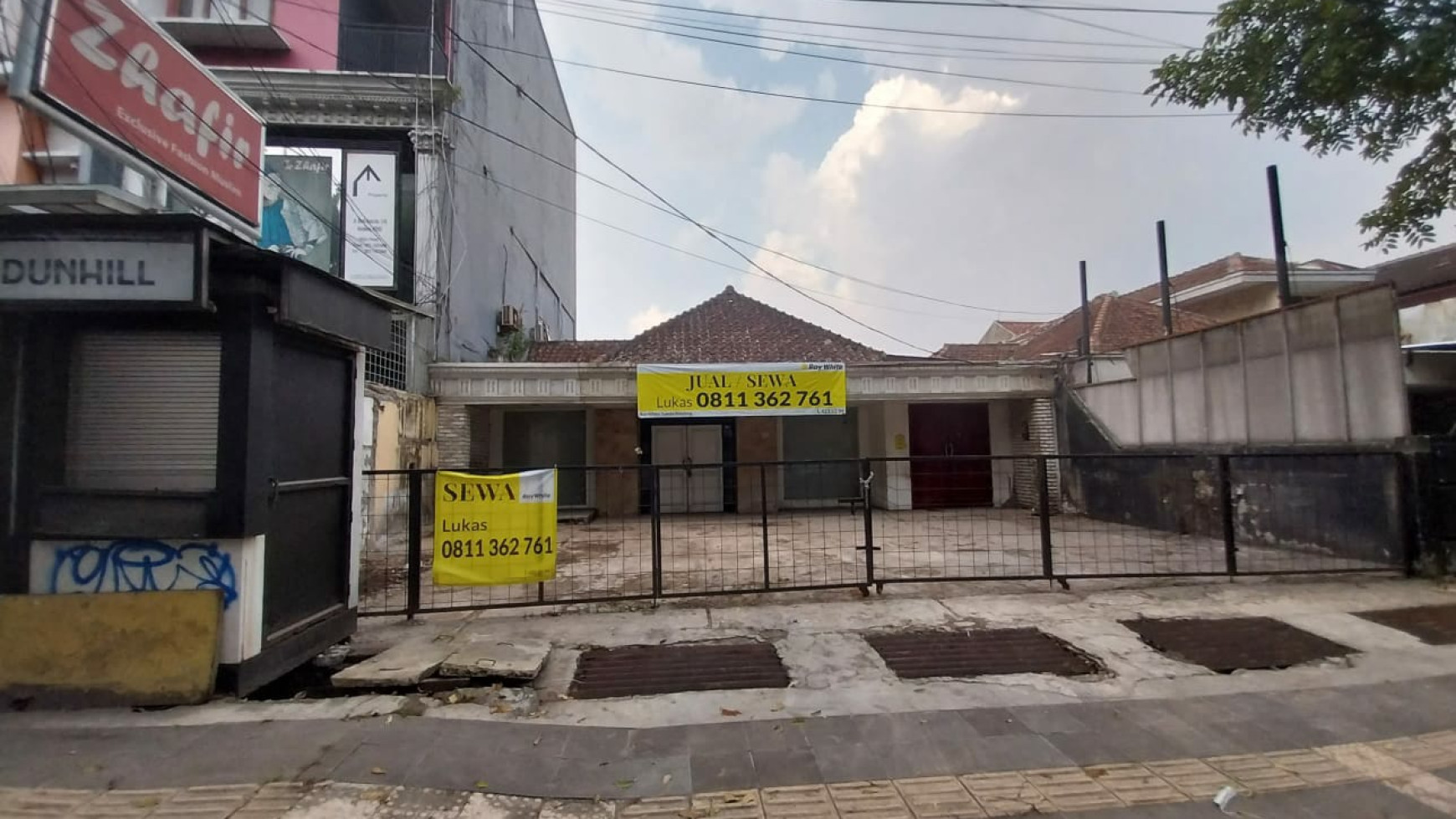 Rumah Usaha di zona komersial Buah Batu