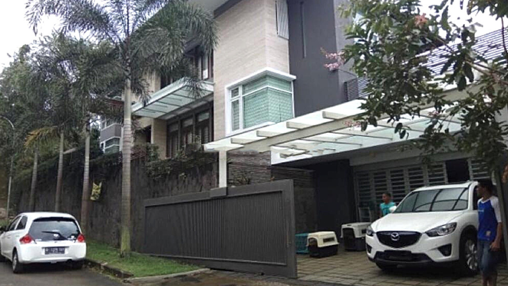 Rumah Mewah di Komplek Setra Duta, Bandung