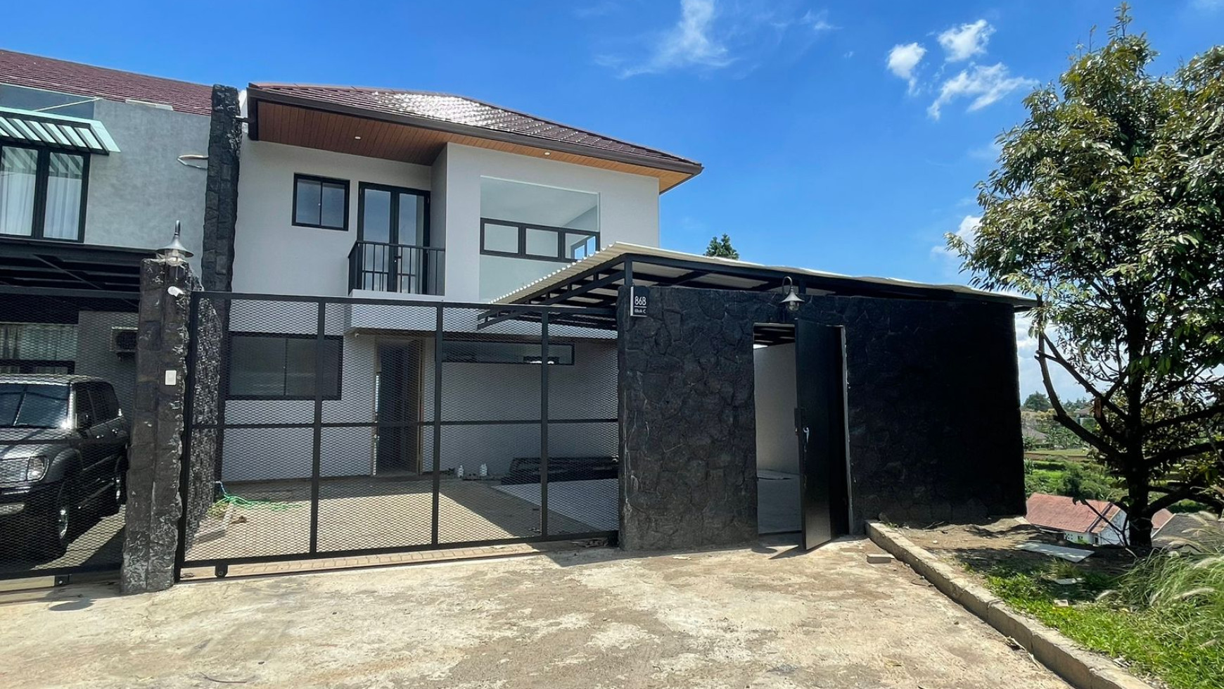 Rumah Asri Berkolam Renang di Setiabudi Regency, Bandung