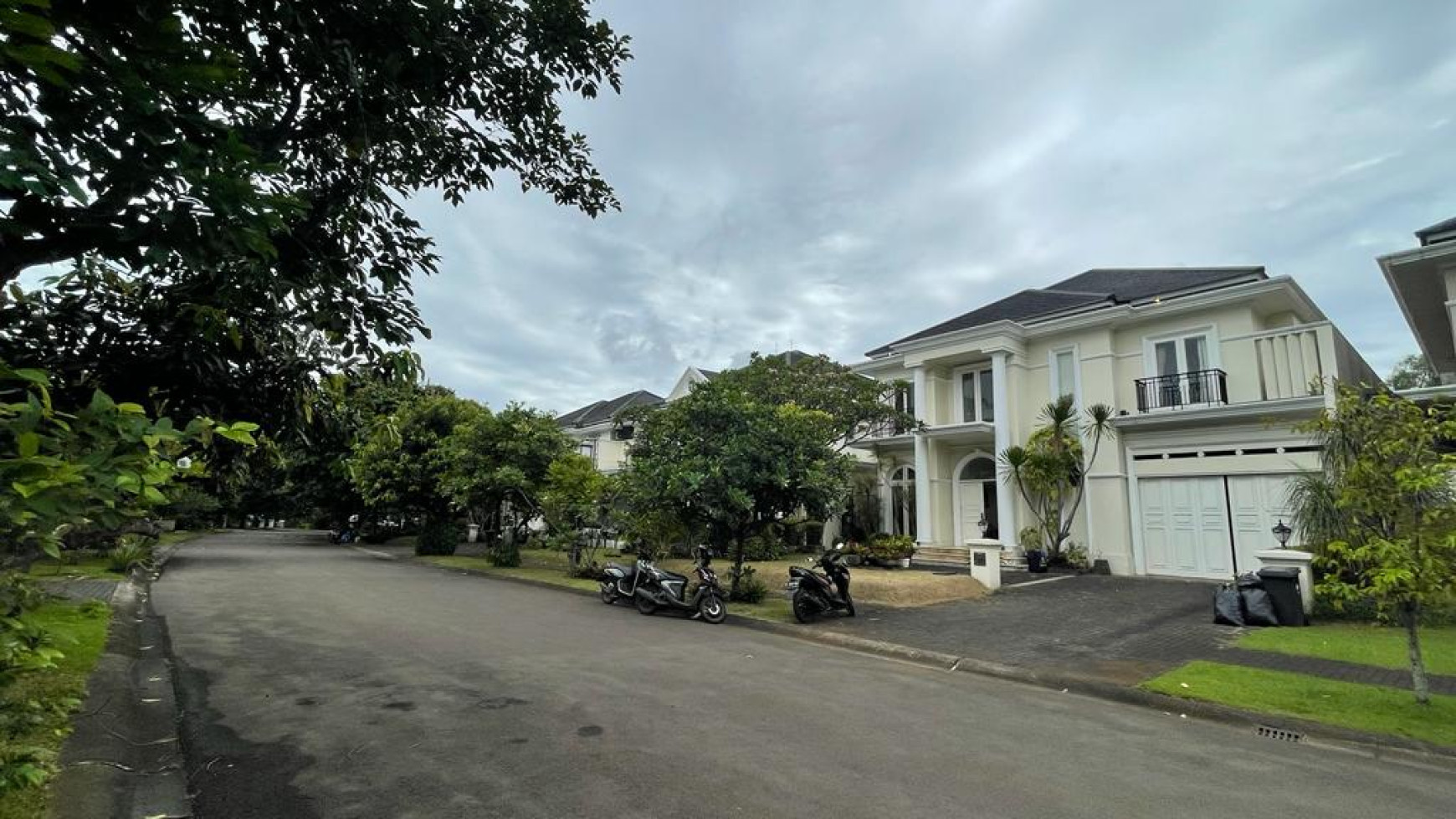 SEWA RUMAH MEWAH Fontainebleau Golf Residence BSD 