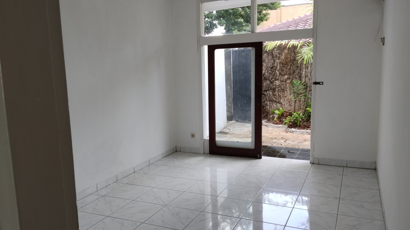 SEWA RUMAH KEMANG ( BISA BUAT KANTOR )