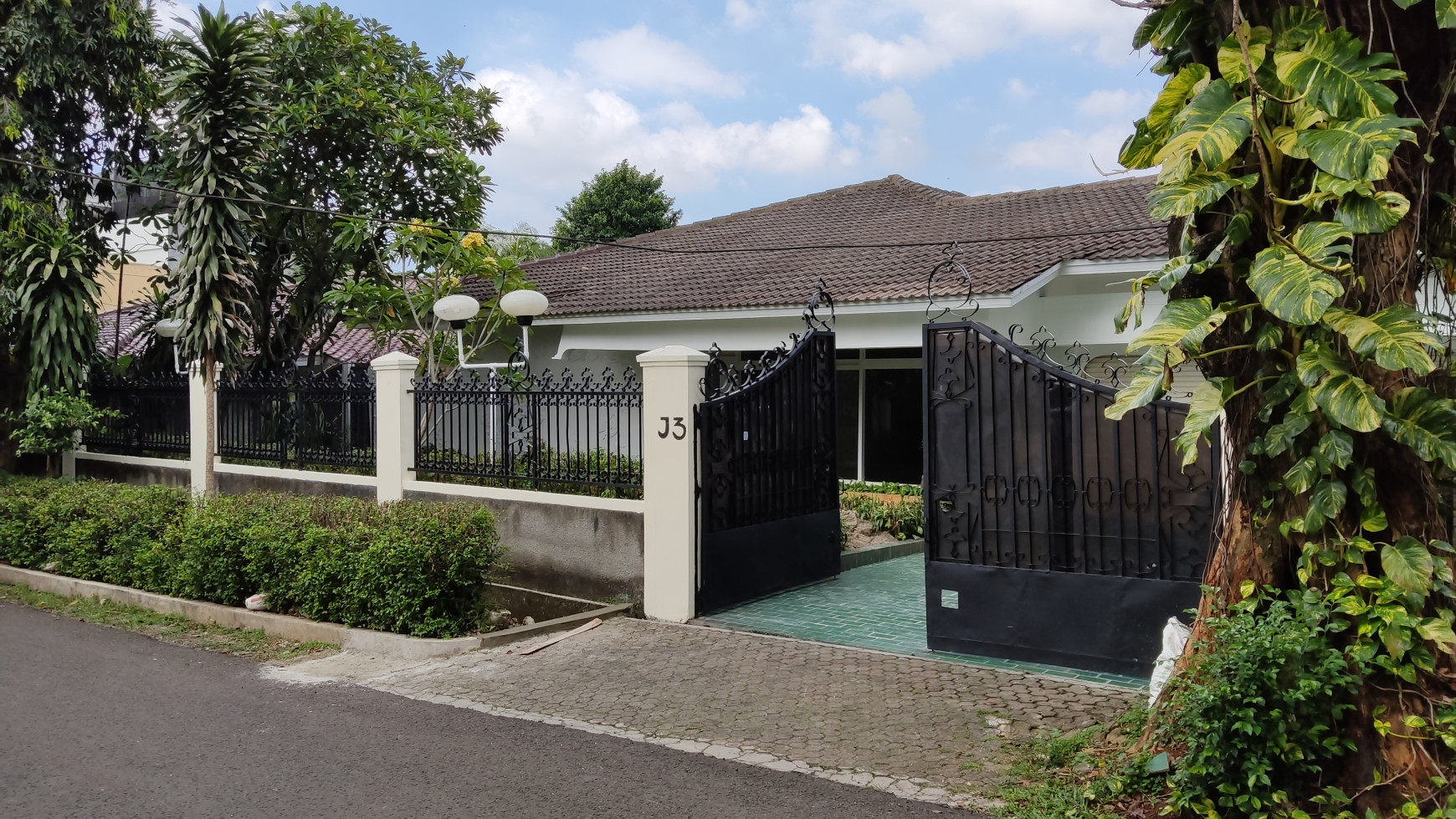 SEWA RUMAH KEMANG ( BISA BUAT KANTOR )