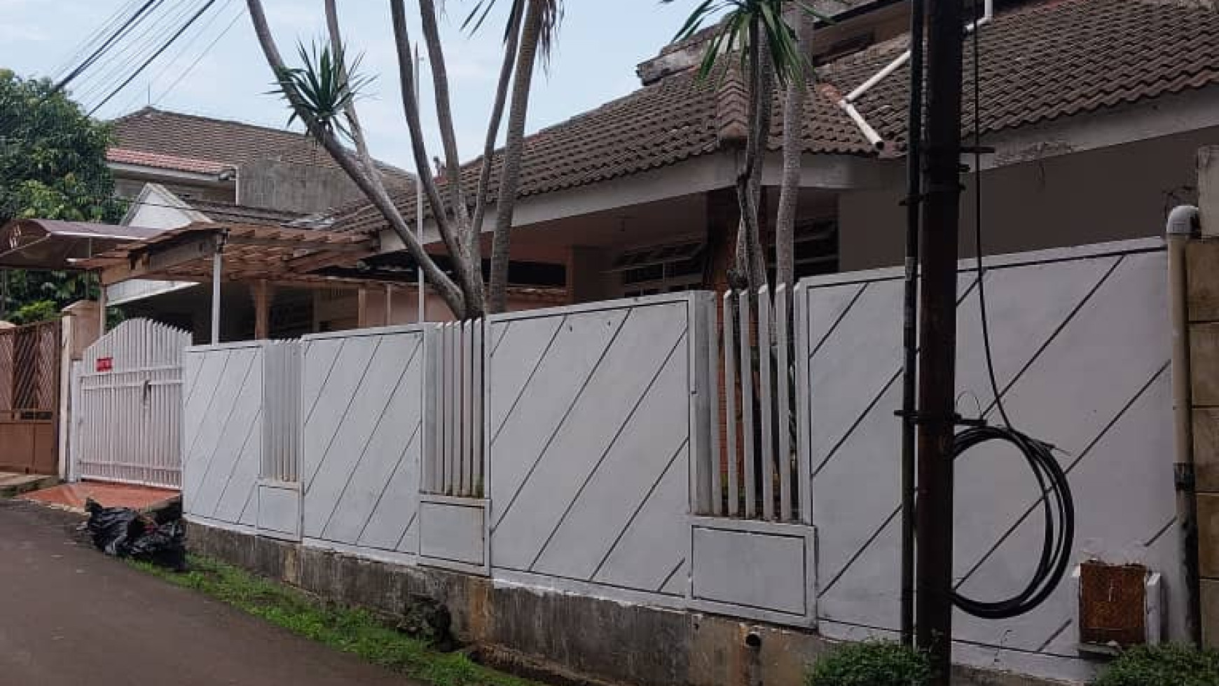 JUAL RUMAH DAERAH STRATEGIS LEBAK BULUS 4,6 ( Nego )