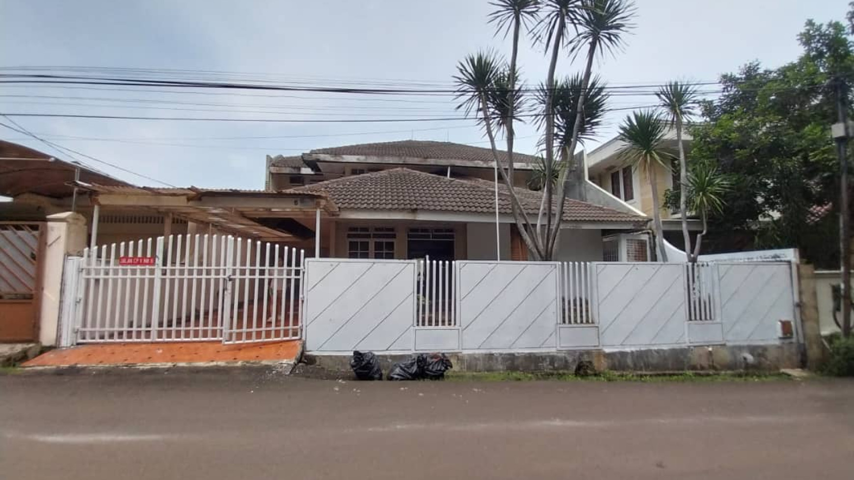 JUAL RUMAH DAERAH STRATEGIS LEBAK BULUS 4,6 ( Nego )