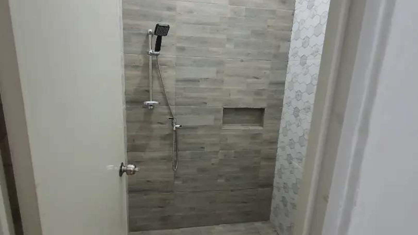 Hot Price Harga Terbaik. Rumah minimalis modern Bumi Puspitek Asri, BSD