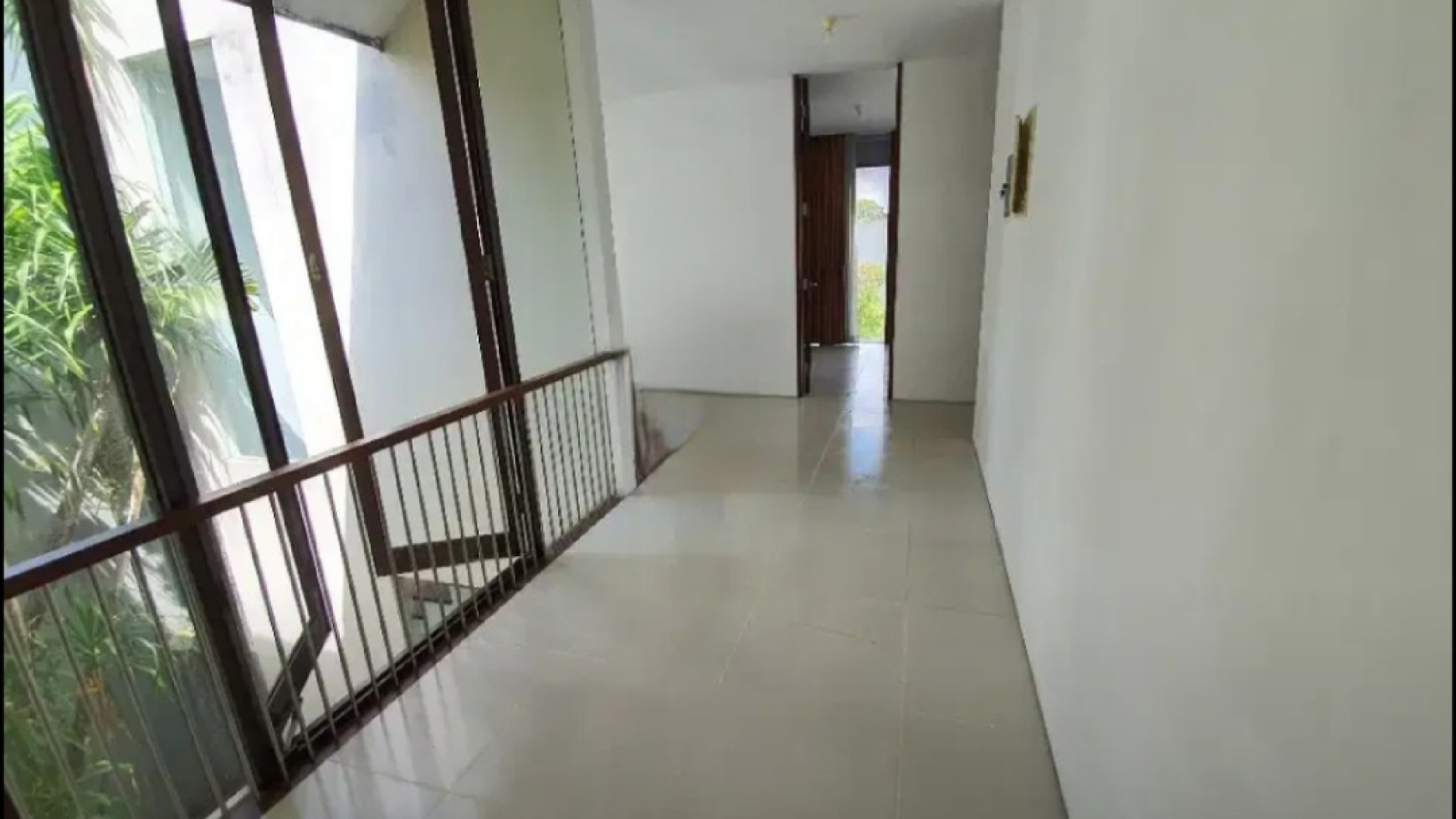 Dijual Rumah Graha Family Surabaya - Modern Mewah Lokasi TerDEPAN - Taman Asri - Best Price