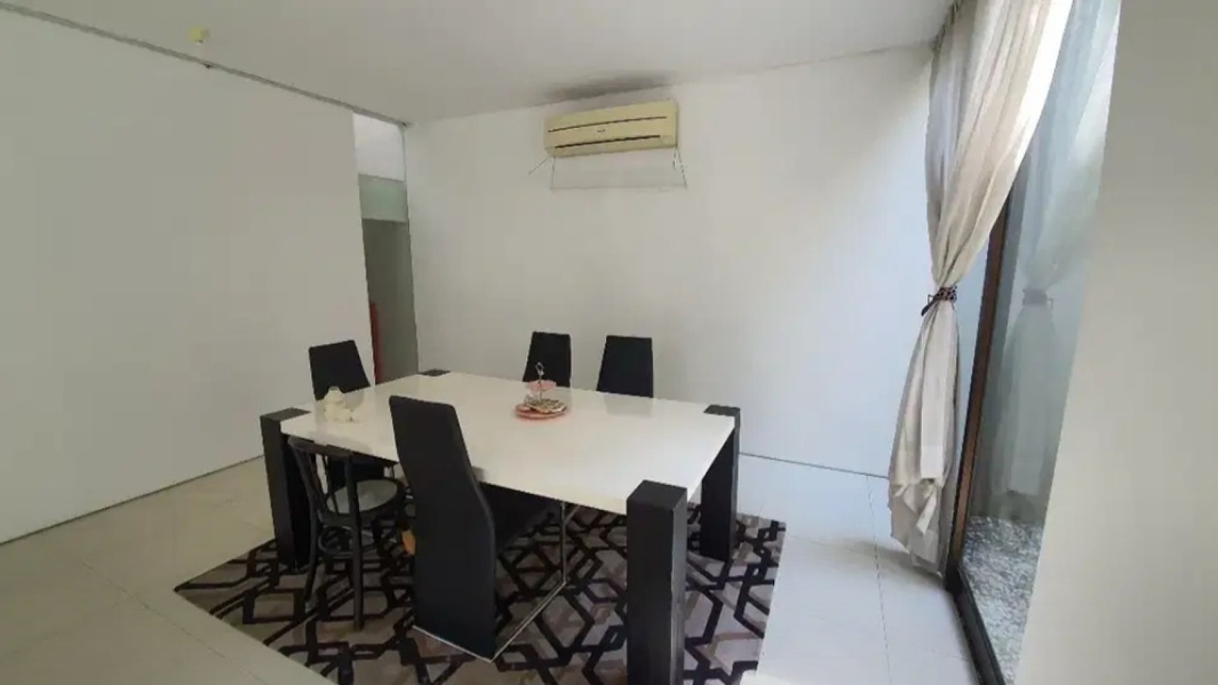 Dijual Rumah Graha Family Surabaya - Modern Mewah Lokasi TerDEPAN - Taman Asri - Best Price