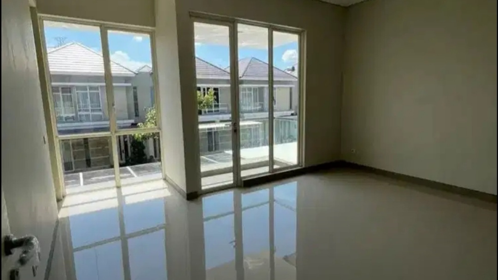 Dijual Rumah Baru The Greenlake Citraland Surabaya Plus SMART Home Teknologi - Best Price - Best Location