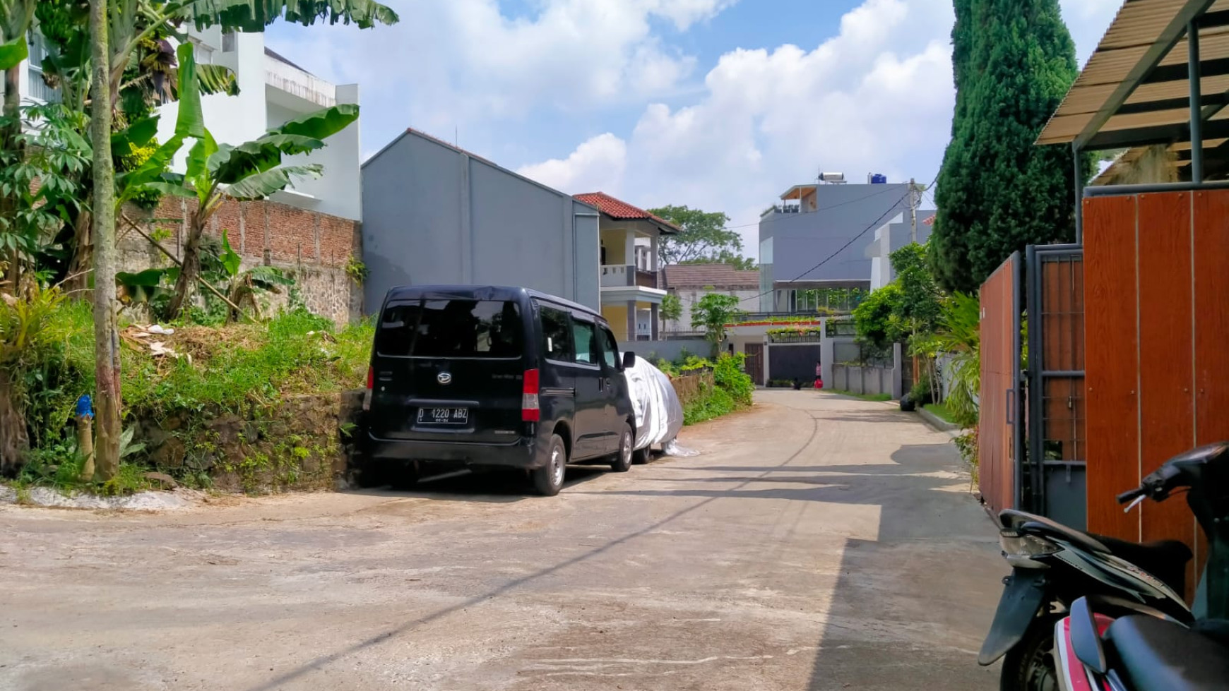 Rumah Asri Siap Huni di jl Lembah Bajuri, Bandung