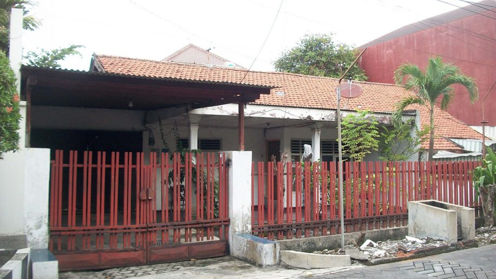 Rumah di Gayungsari, Bagus & Terawat, Row Jalan Lebar