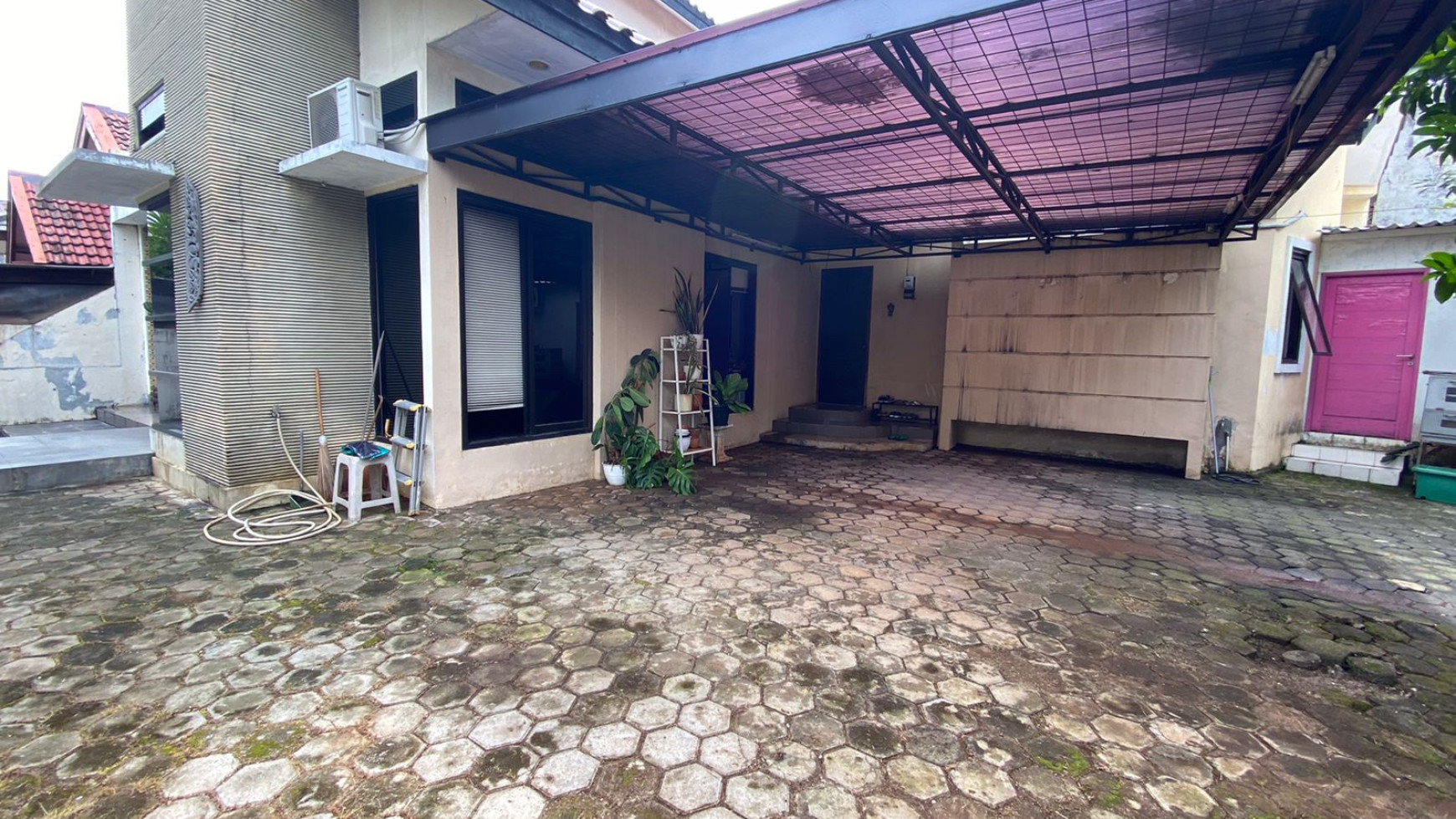 Rumah lokasi di Hook, di Bintaro