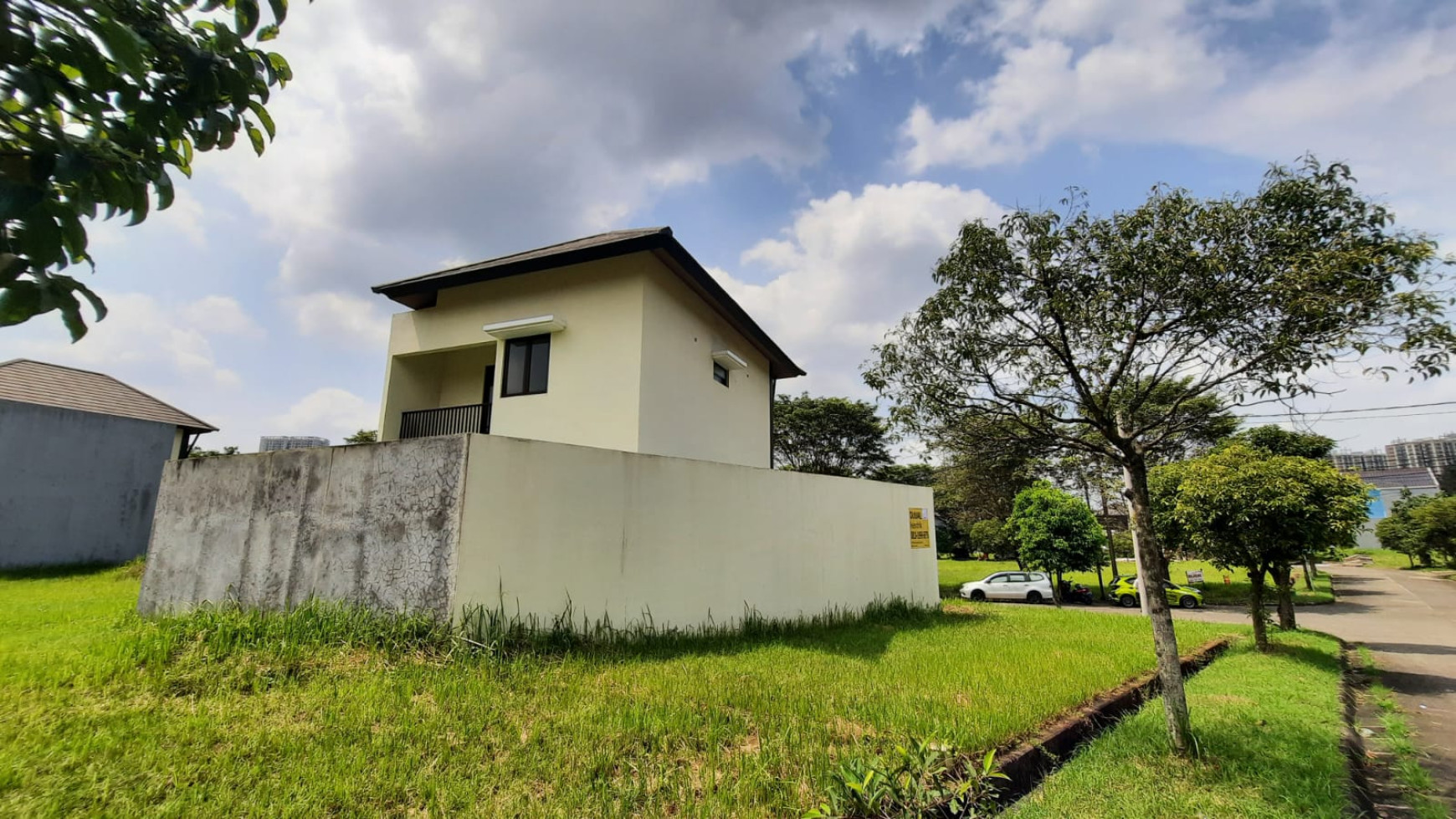 RUMAH BARU DENGAN LAHAN LUAS SUASANA ASRI TAMAN SIMPRUK FOREST GREEN LIPPO CIKARANG