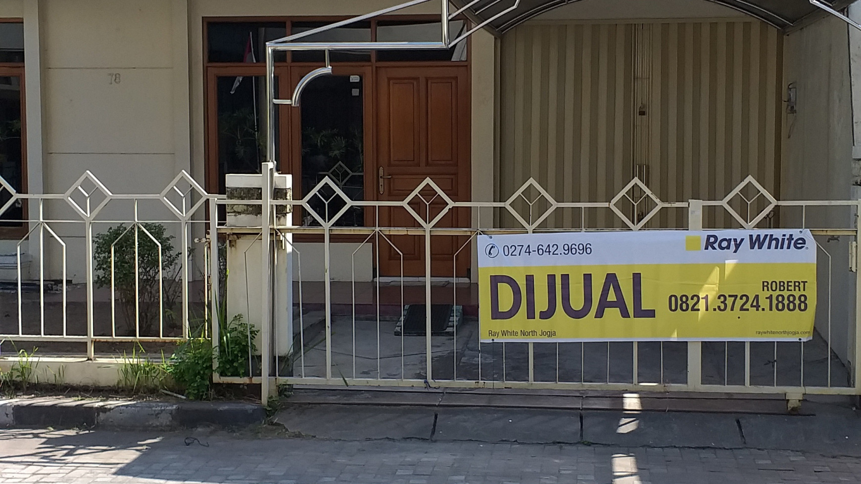 RUMAH MEWAH+FURNITURE  DI PERUMAHAN NANDAN GRIYA IDAMAN JL MONJALI