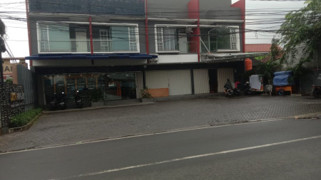 Ruko lokasi strategis, cocok untuk usaha di Ciledug.