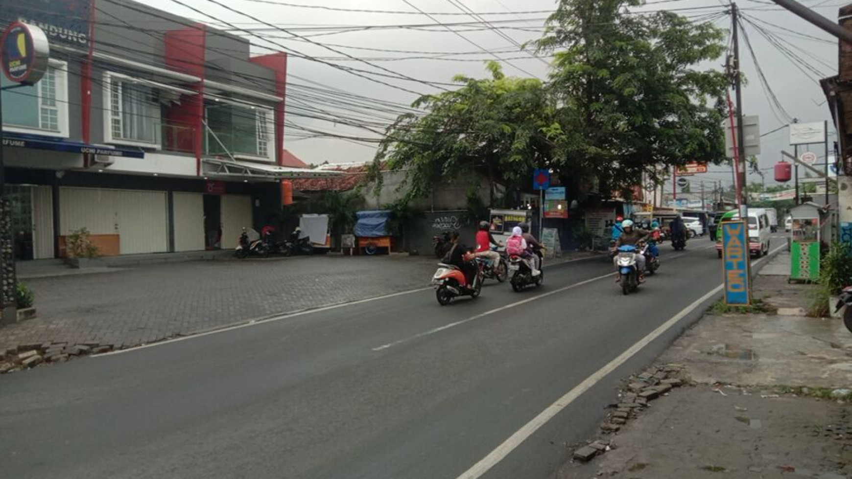 Ruko lokasi strategis, cocok untuk usaha di Ciledug.