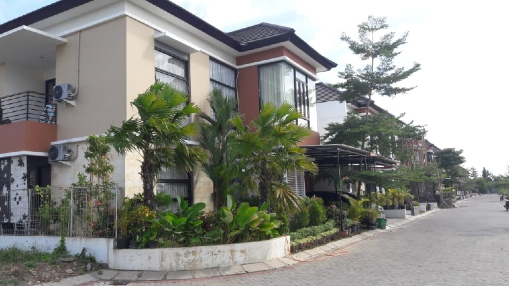 RUMAH MEWAH+FURNITURE, SIAP HUNI, DI PERUM GRAND PERMATA RESIDENCE