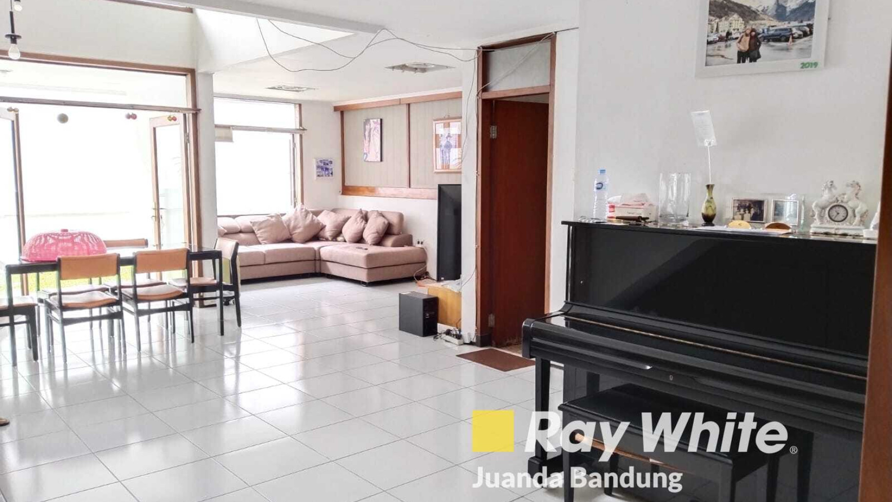 Langka Rumah 2 lantai Budisari terawat siap pakai, Setiabudi Bandung utara, Bagus!