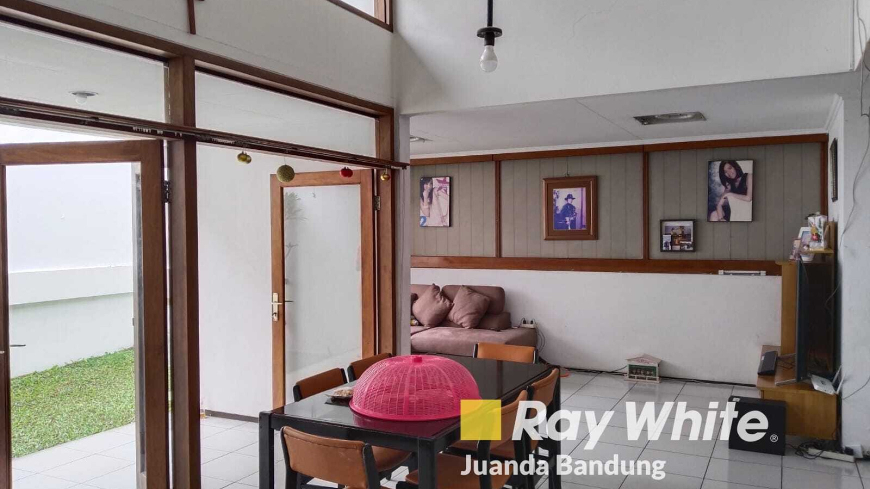 Langka Rumah 2 lantai Budisari terawat siap pakai, Setiabudi Bandung utara, Bagus!