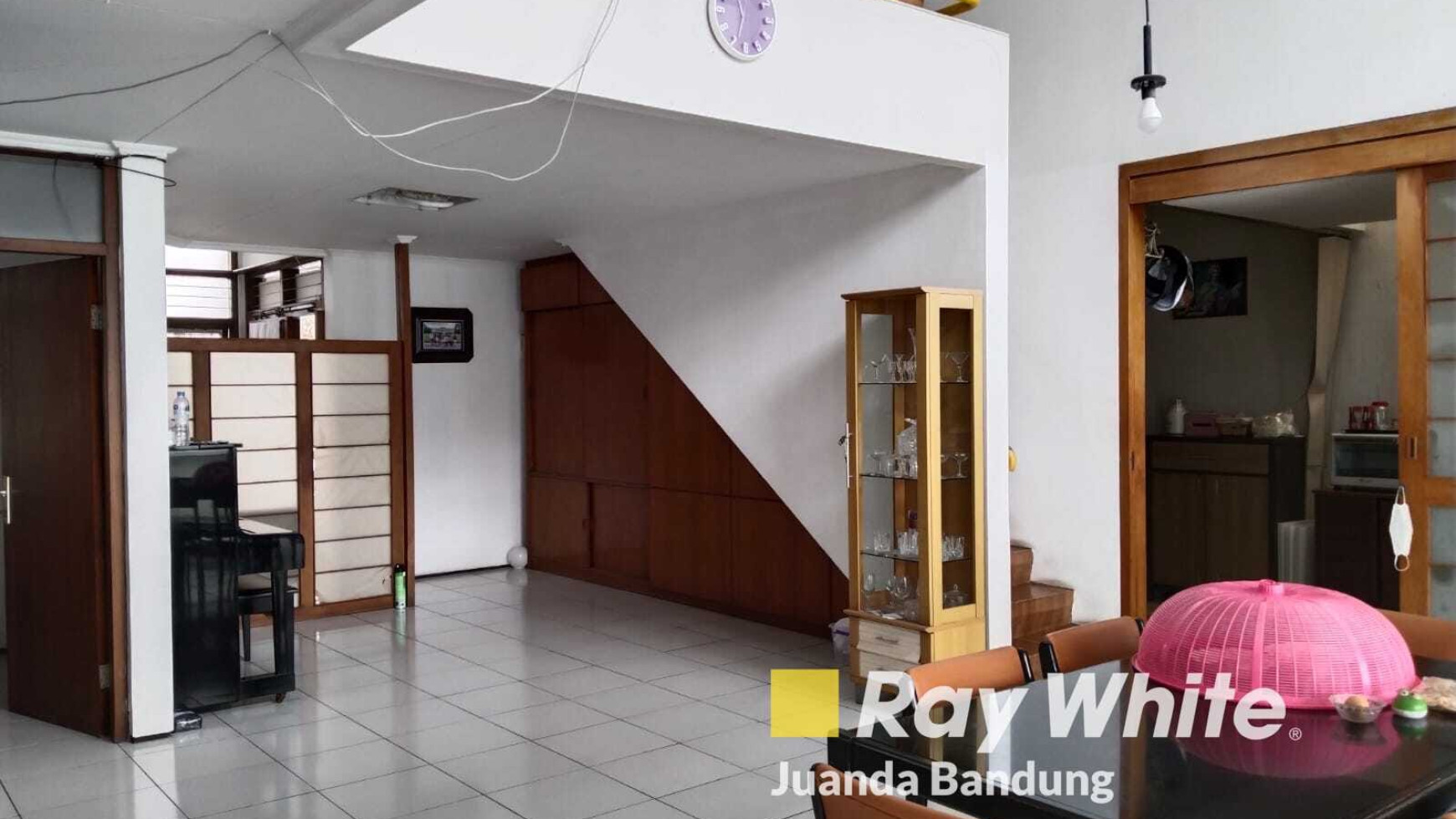 Langka Rumah 2 lantai Budisari terawat siap pakai, Setiabudi Bandung utara, Bagus!