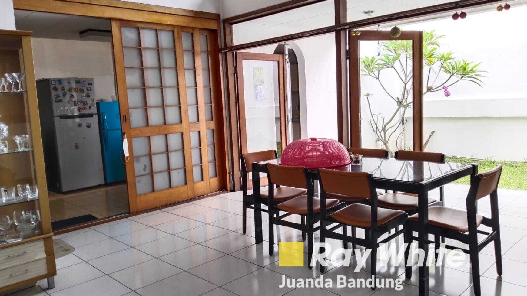 Langka Rumah 2 lantai Budisari terawat siap pakai, Setiabudi Bandung utara, Bagus!