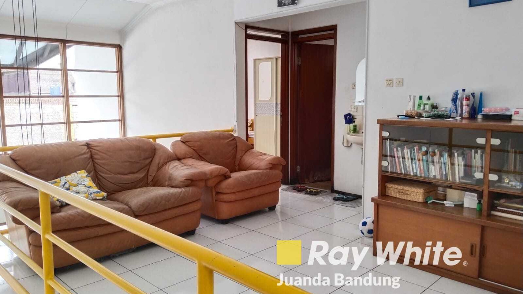 Langka Rumah 2 lantai Budisari terawat siap pakai, Setiabudi Bandung utara, Bagus!