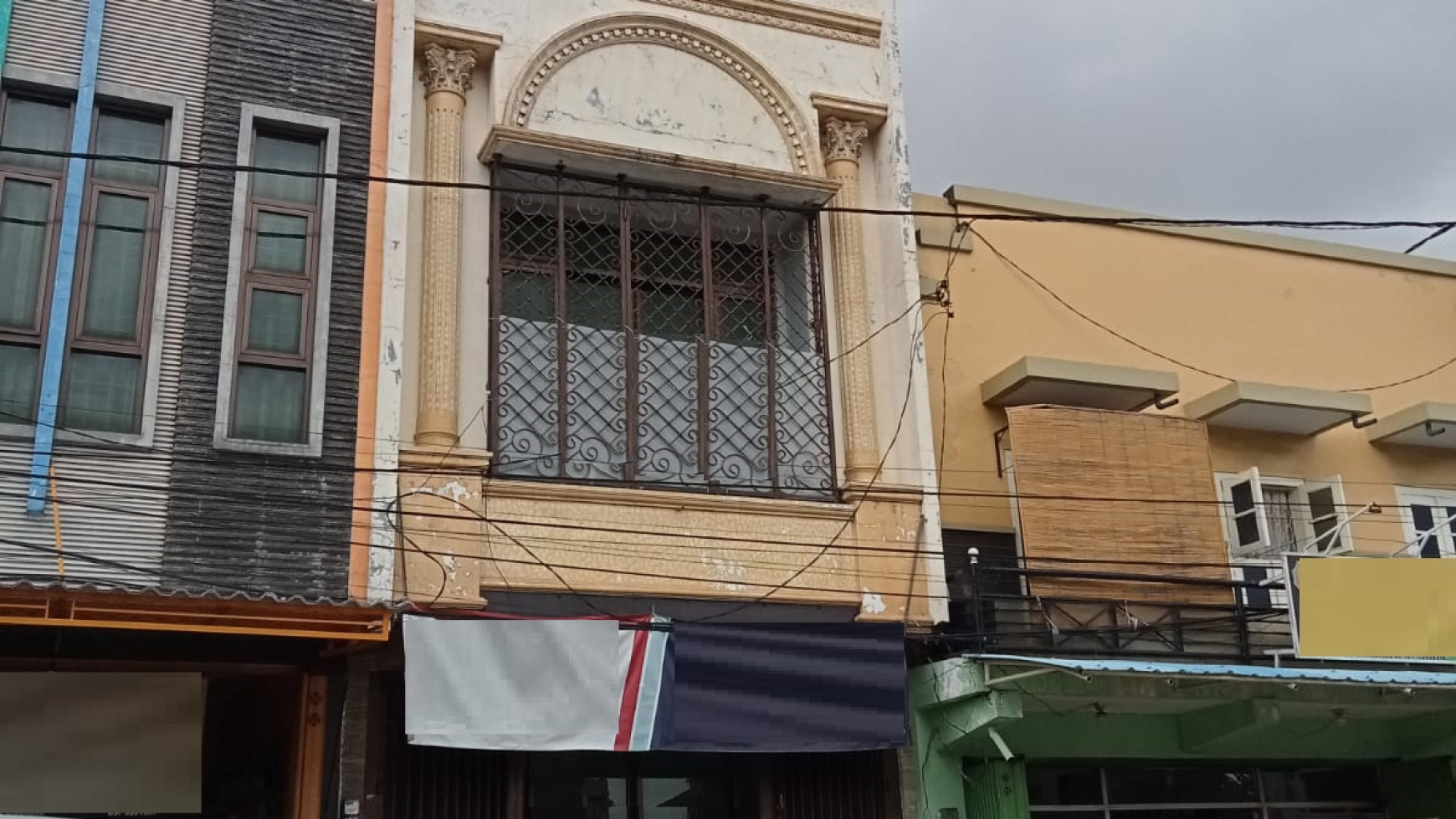 Disewakan Ruko 3 lantai di Jalan Nyamplungan,Surabaya