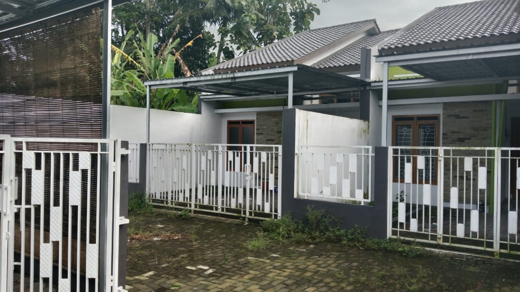 RUMAH 3 KAMAR DI DAERAH SEYEGAN BANGUNAN KONDISI SEPERTI BARU