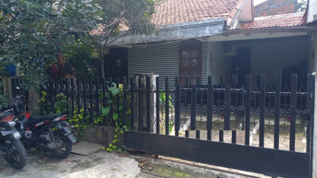 Rumah 1 lantai, lokasi strategis di Bintaro