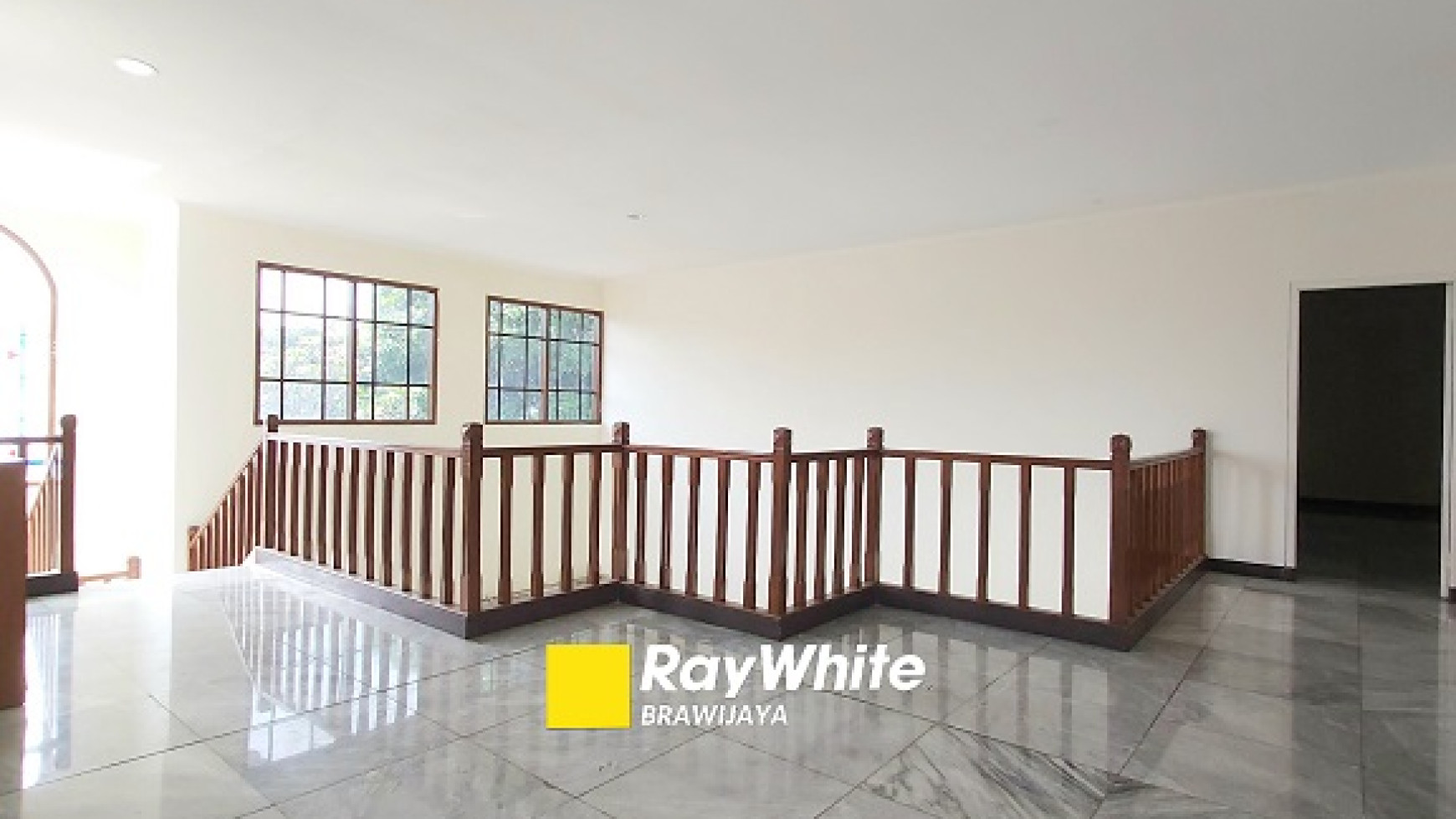 RUMAH DI VILA DELIMA, LEBAK BULUS, DI HOOK, 5 BEDROOMS