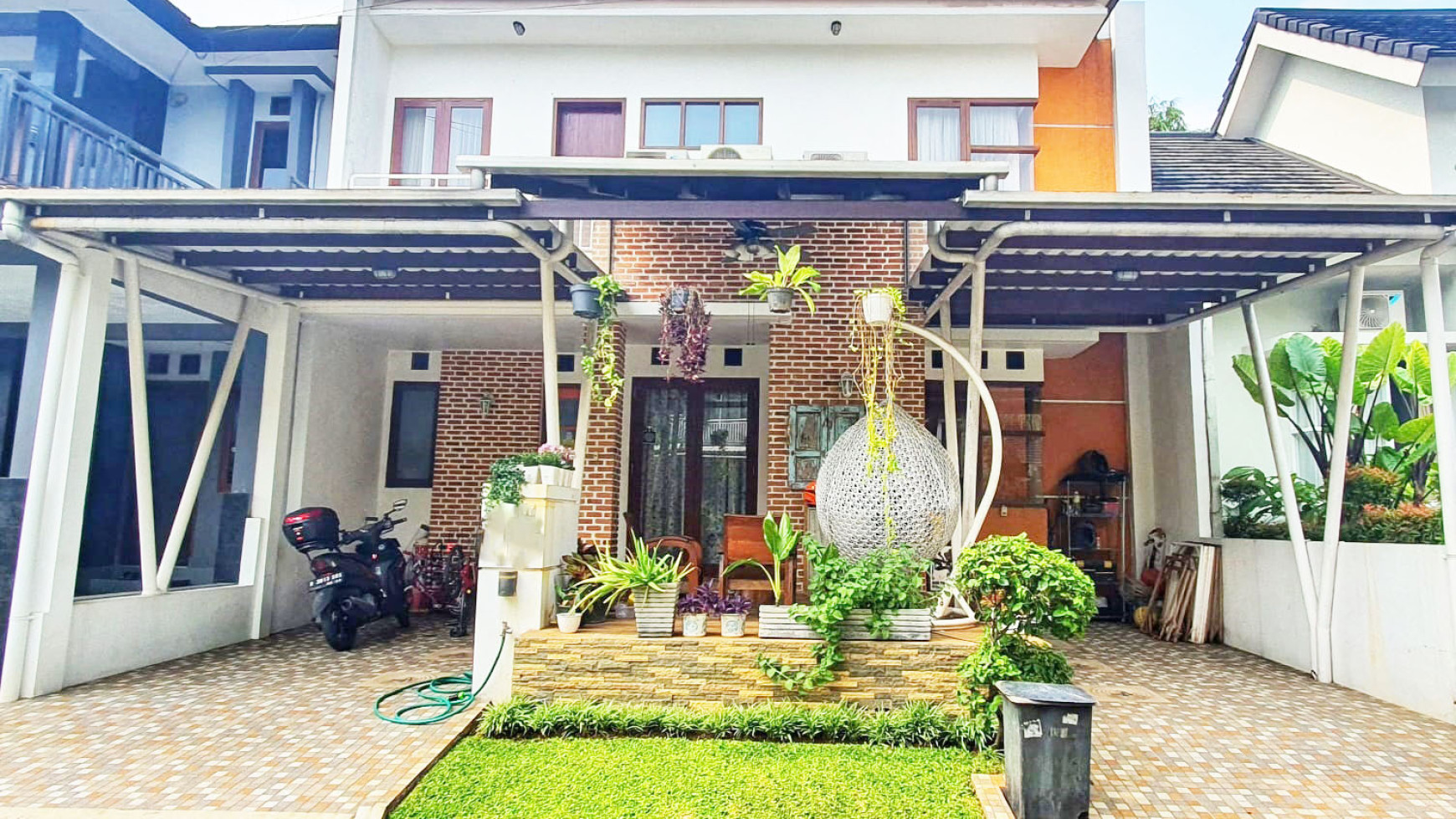 Rumah Siap Huni, 2 lantai, Minimalis, lokasi di Cluster Bintaro Sektor 9