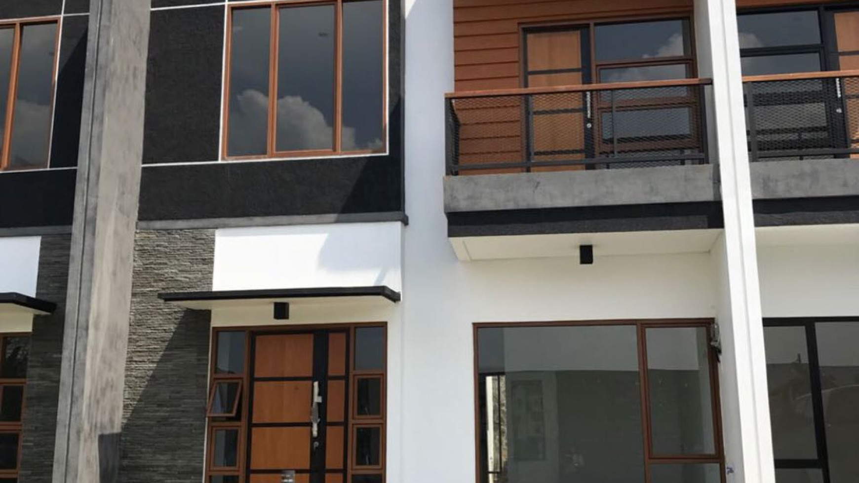 Rumah Dengan Desain Keren Dalam Cluster Di Jagakarsa