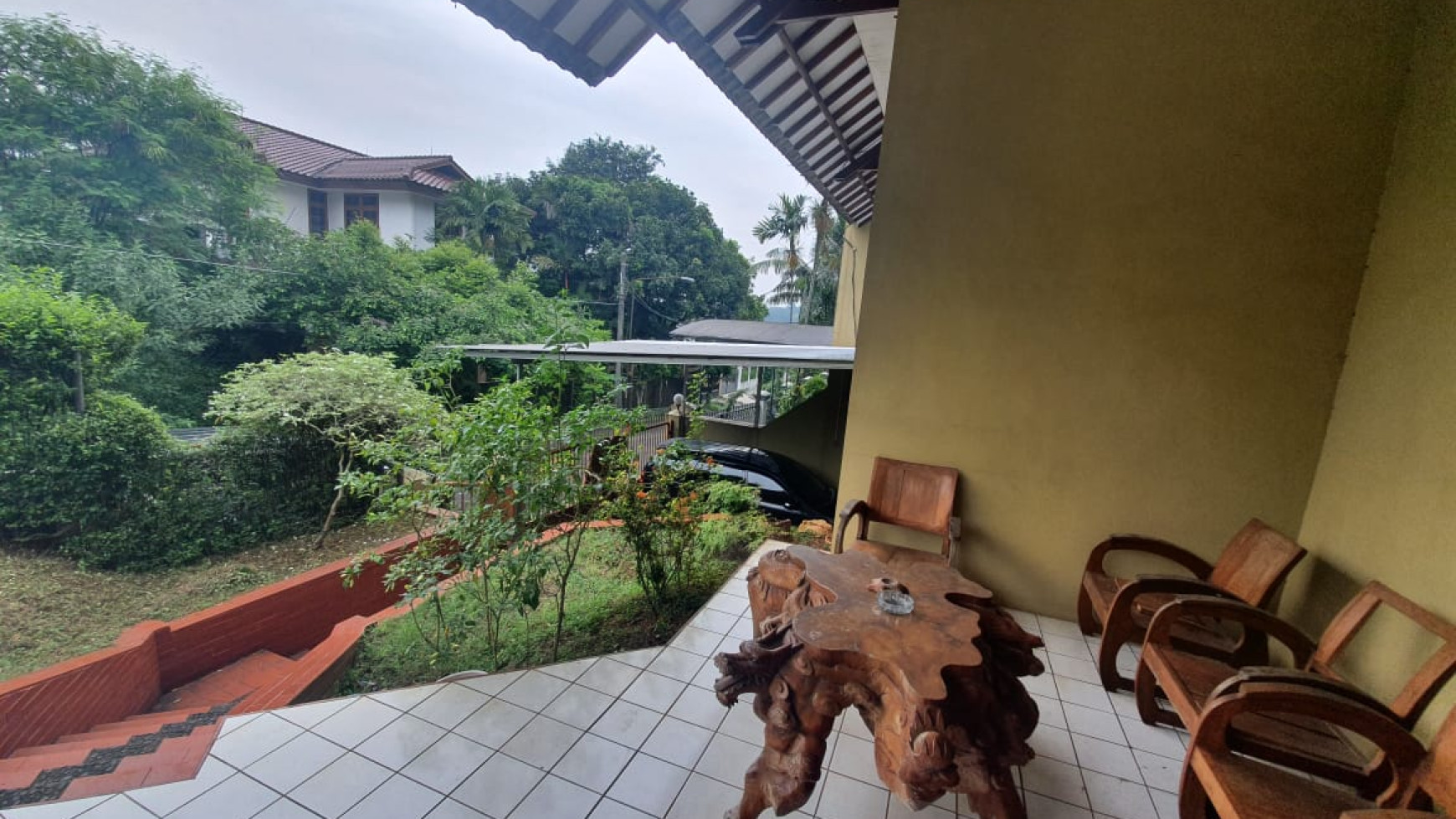 RUMAH DALAM KOMPLEK DI CINERE