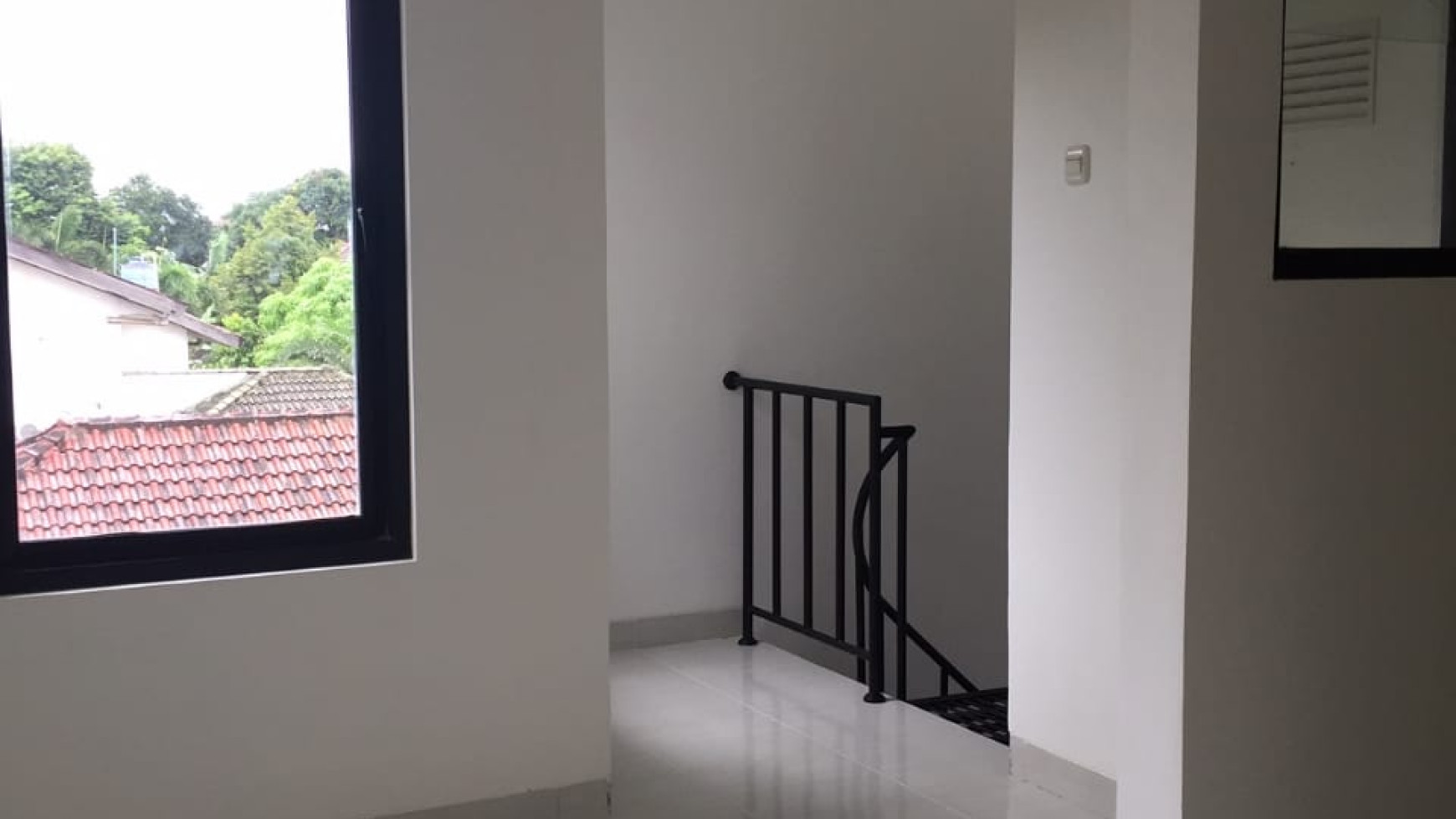 Rumah Baru Modern Minimalis di Mega Cinere