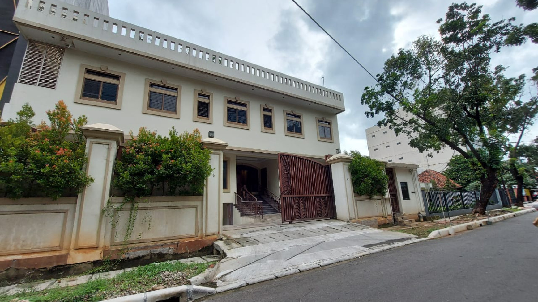 Rumah Sangat Mewah Zona Campuran Lokasi di Thamrin Jakarta Pusat