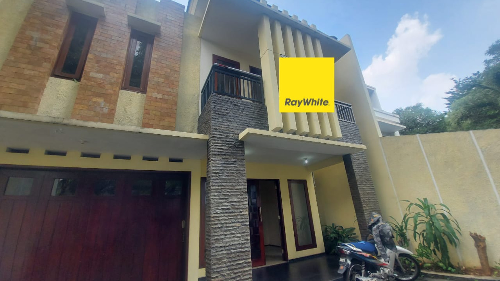 Dijual rumah dekat Citos, lokasi nyaman