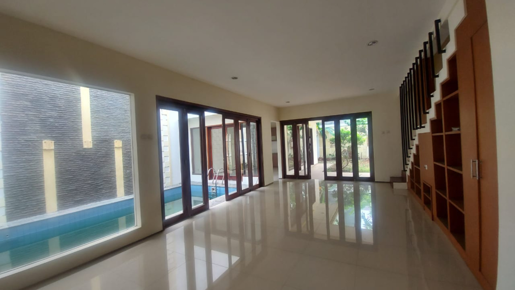 Dijual rumah dekat Citos, lokasi nyaman