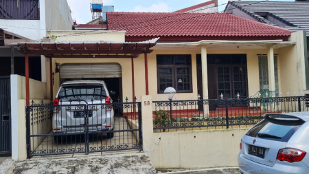 Rumah Terawat Dalam Komplek Elite Di Cinere.