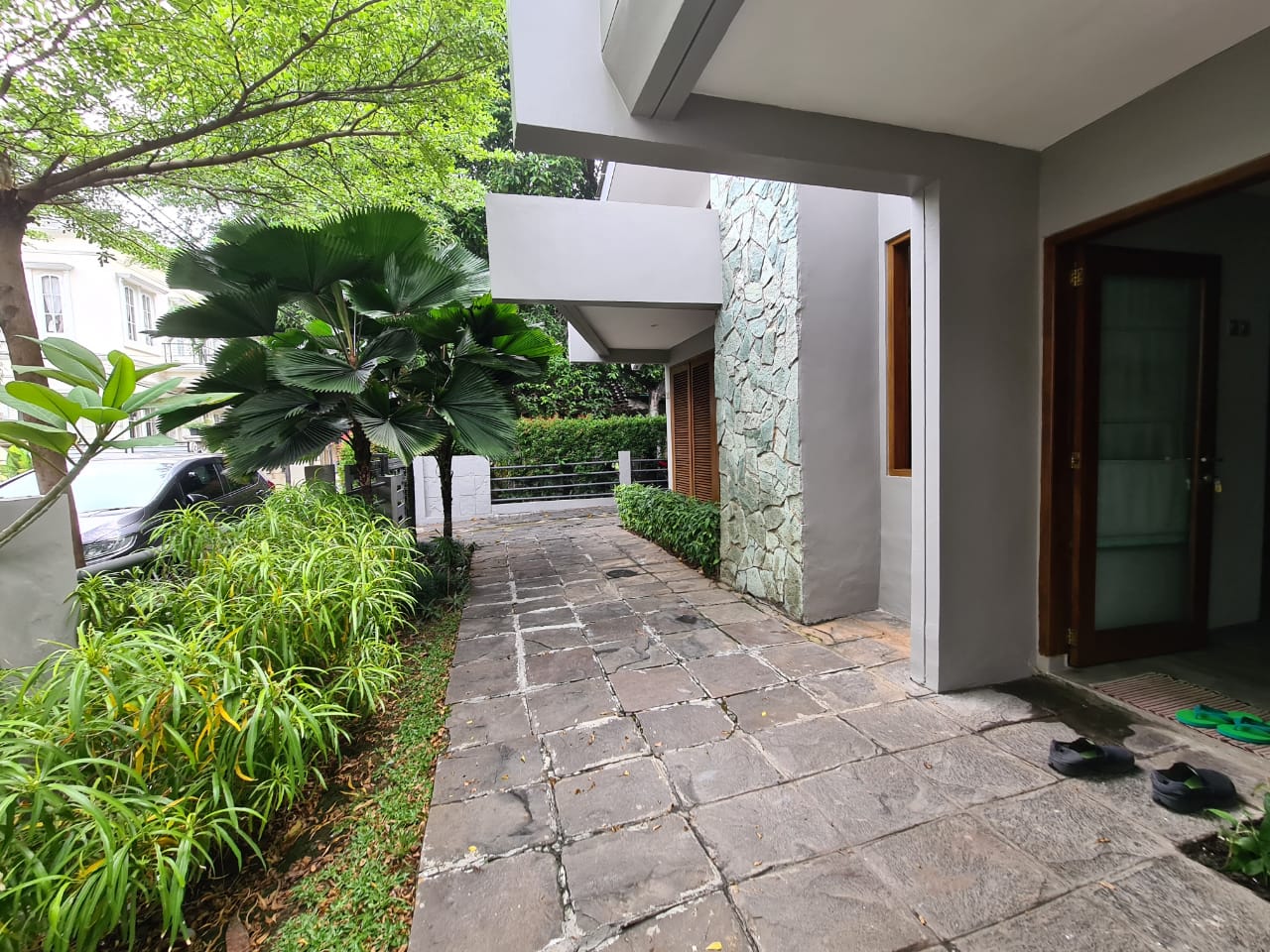 Rumah Modern Super Asri Wilayah Prime di Pondok Indah