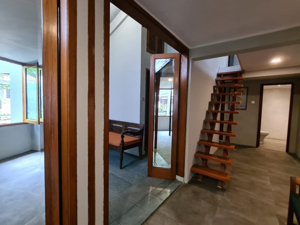 Rumah Modern Super Asri Wilayah Prime di Pondok Indah