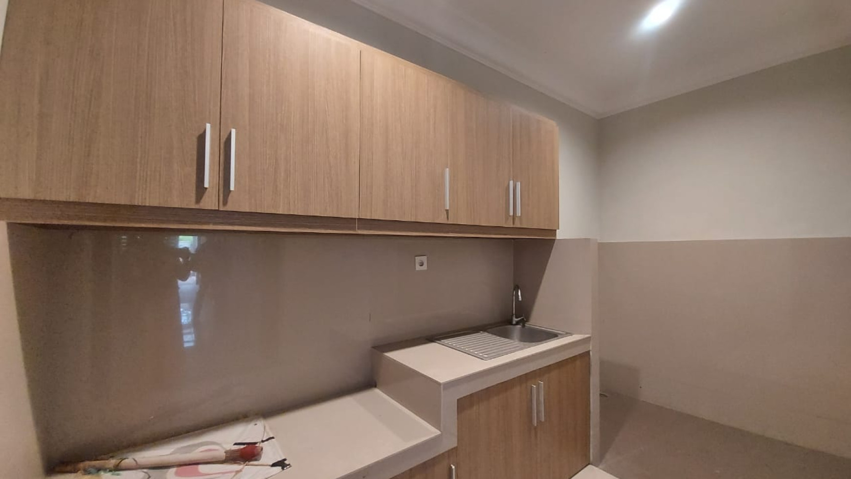 Cinere, Luas 294 m2 Brand new house dalam komplek elit dilengkapi halaman depan dan belakang