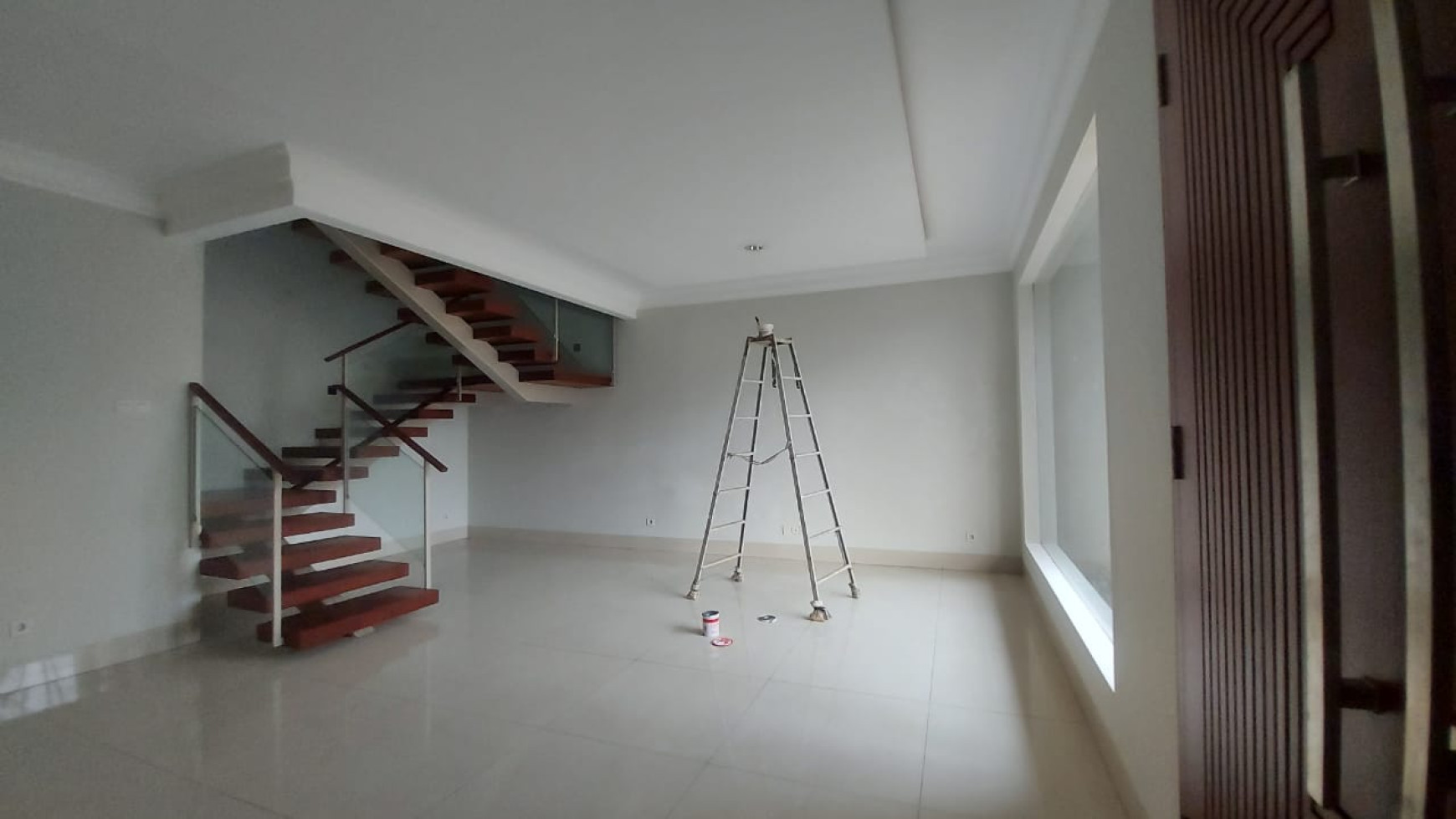 Cinere, Luas 294 m2 Brand new house dalam komplek elit dilengkapi halaman depan dan belakang