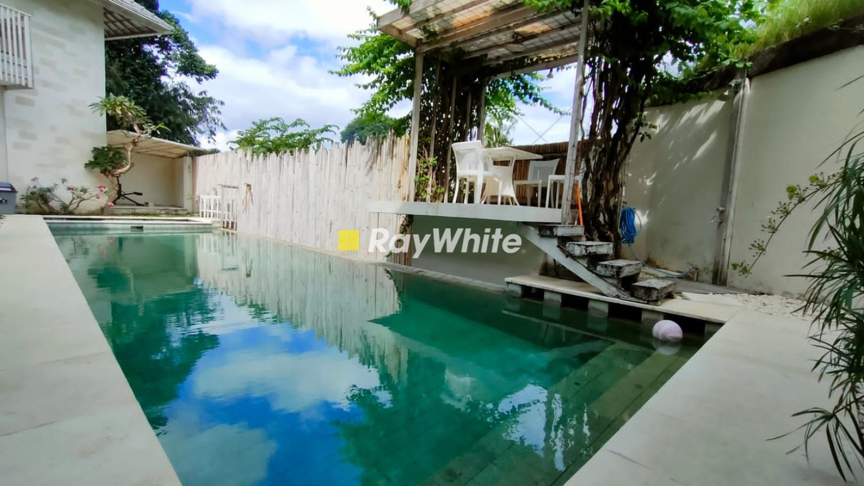 For Sale Hidden Villa, Center of Tourism Access at Pengubugan, near with Kerobokan, Bali