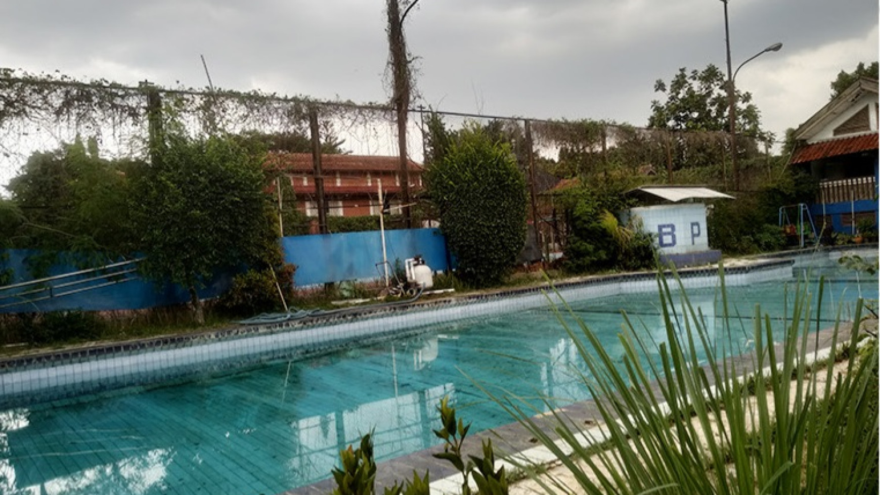 Cinere dalam komplek bukit cinere raya dengan fasum swimpool