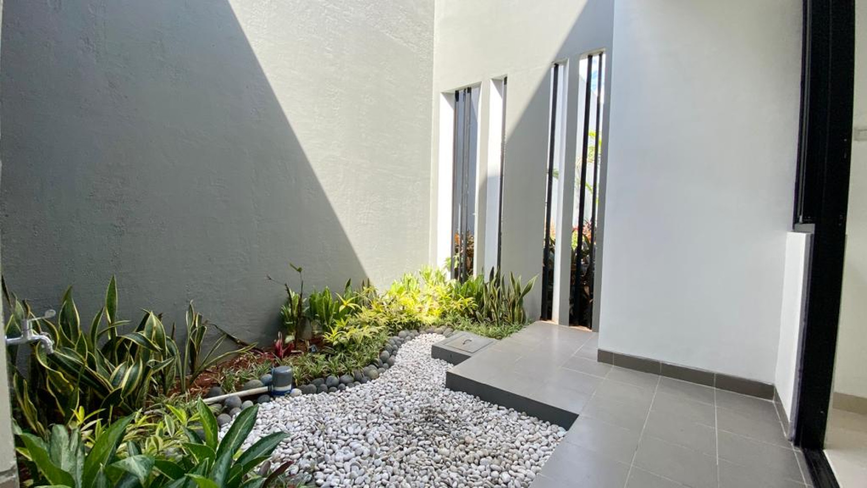 Bintaro, rempoa rumah industrial style posisi hook